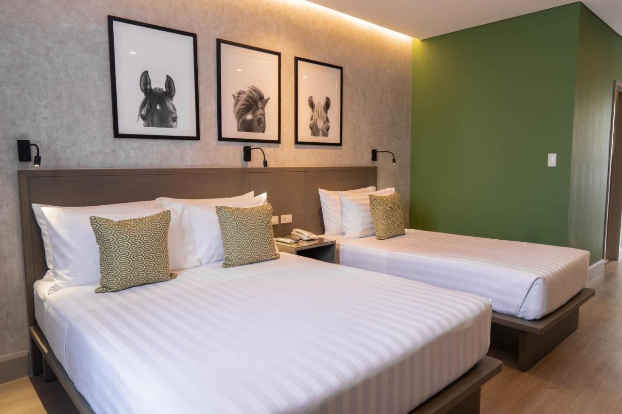 Primeway Suites Cebu Exterior photo